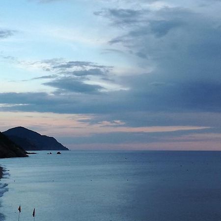 Tinetto Brezza Di Mare Leilighet Deiva Marina Eksteriør bilde